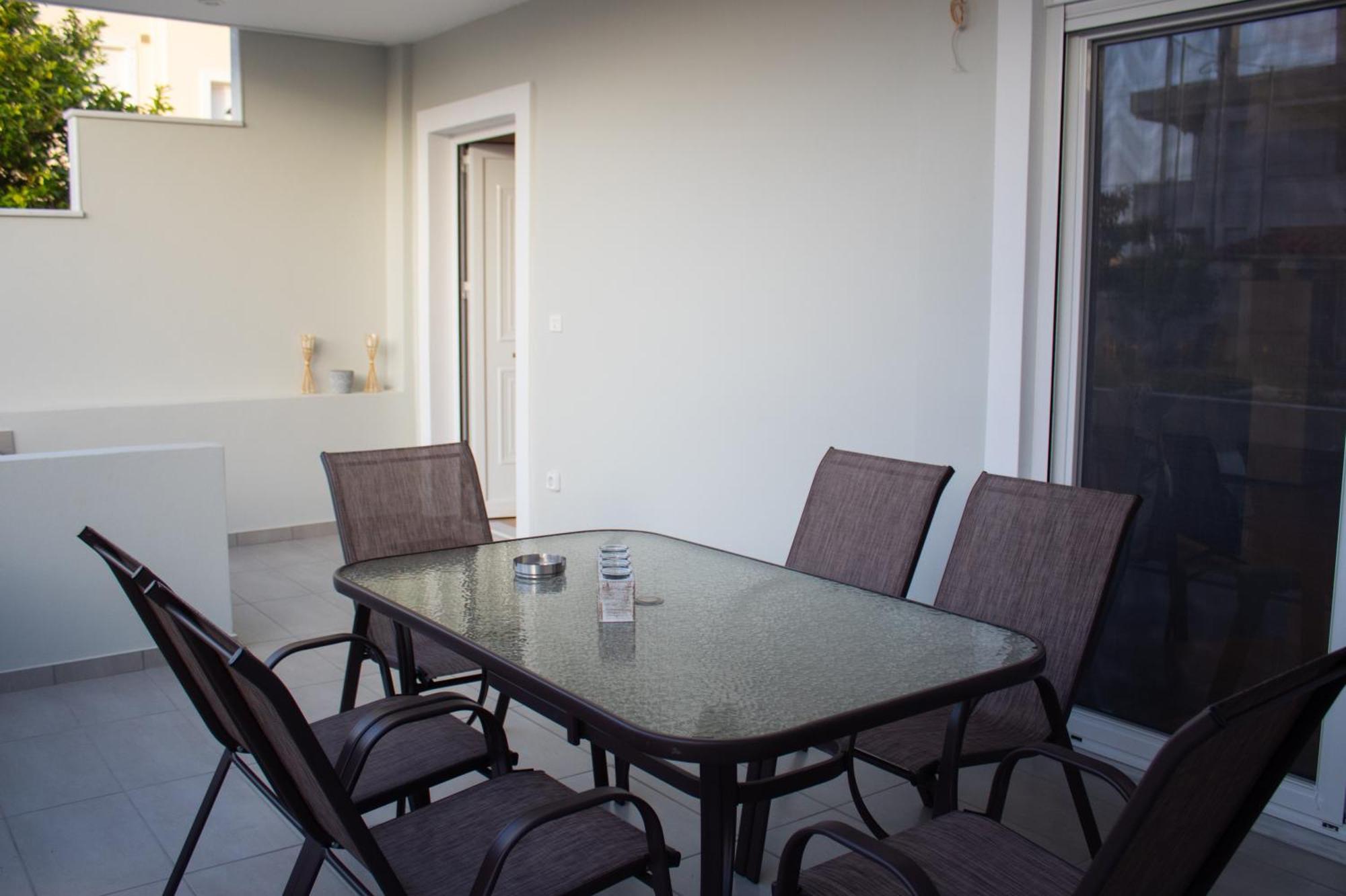 Giakost Apartments V Near Airport Ártemida Kültér fotó