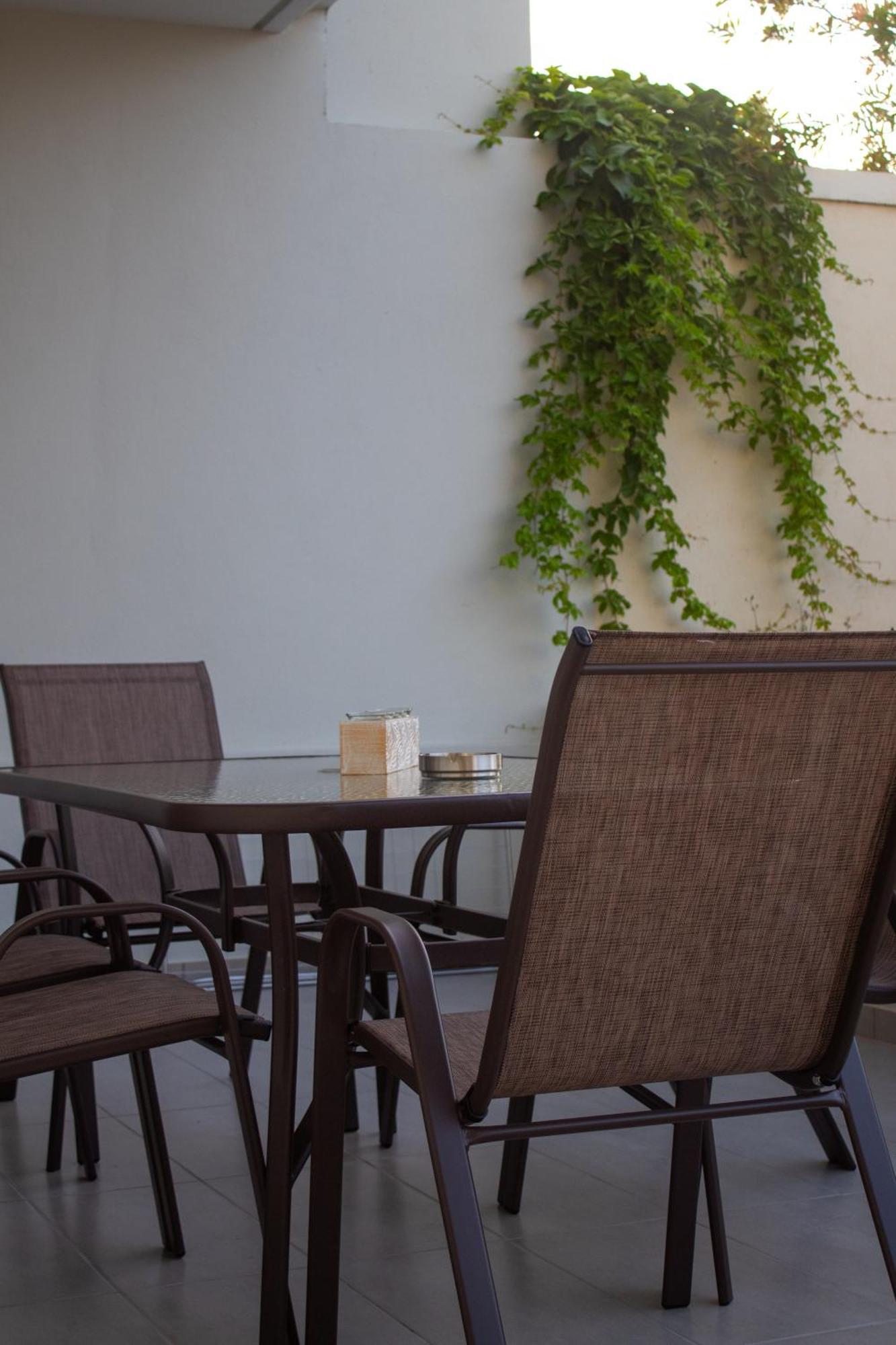 Giakost Apartments V Near Airport Ártemida Kültér fotó