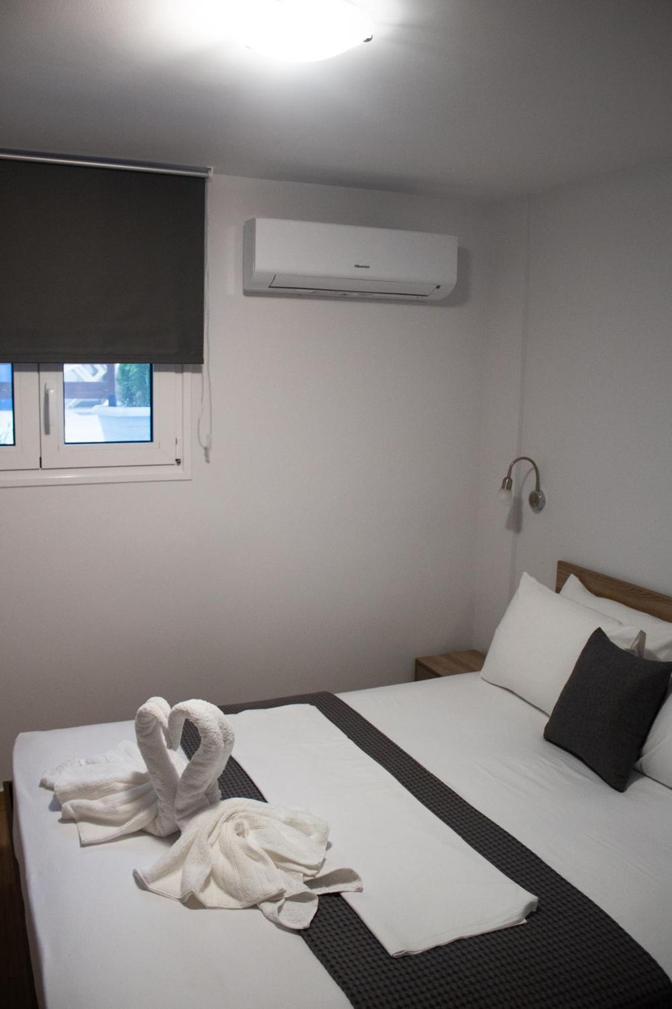 Giakost Apartments V Near Airport Ártemida Kültér fotó