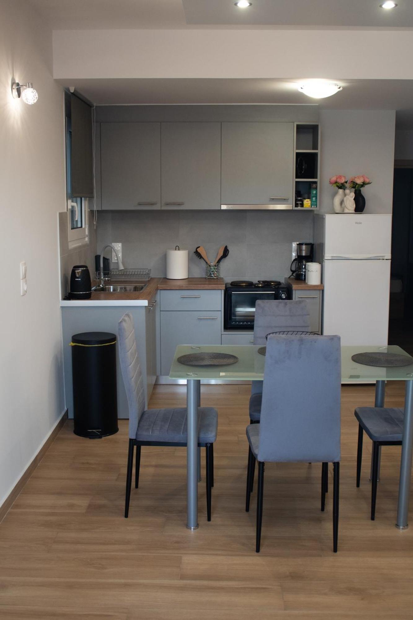 Giakost Apartments V Near Airport Ártemida Kültér fotó