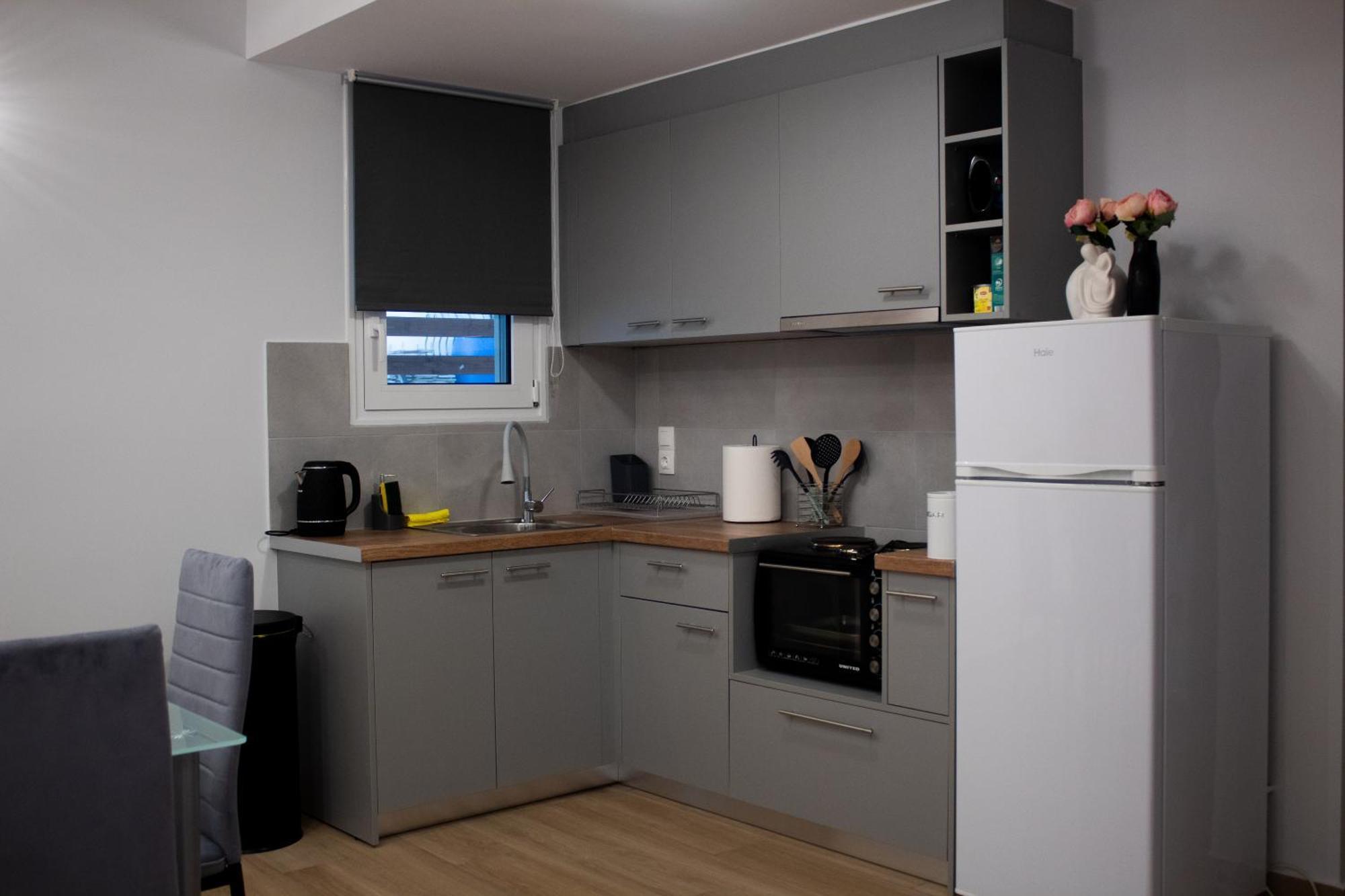 Giakost Apartments V Near Airport Ártemida Kültér fotó