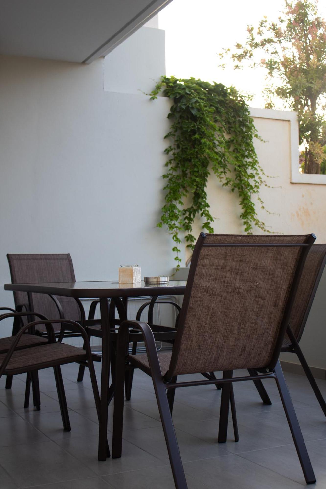 Giakost Apartments V Near Airport Ártemida Kültér fotó