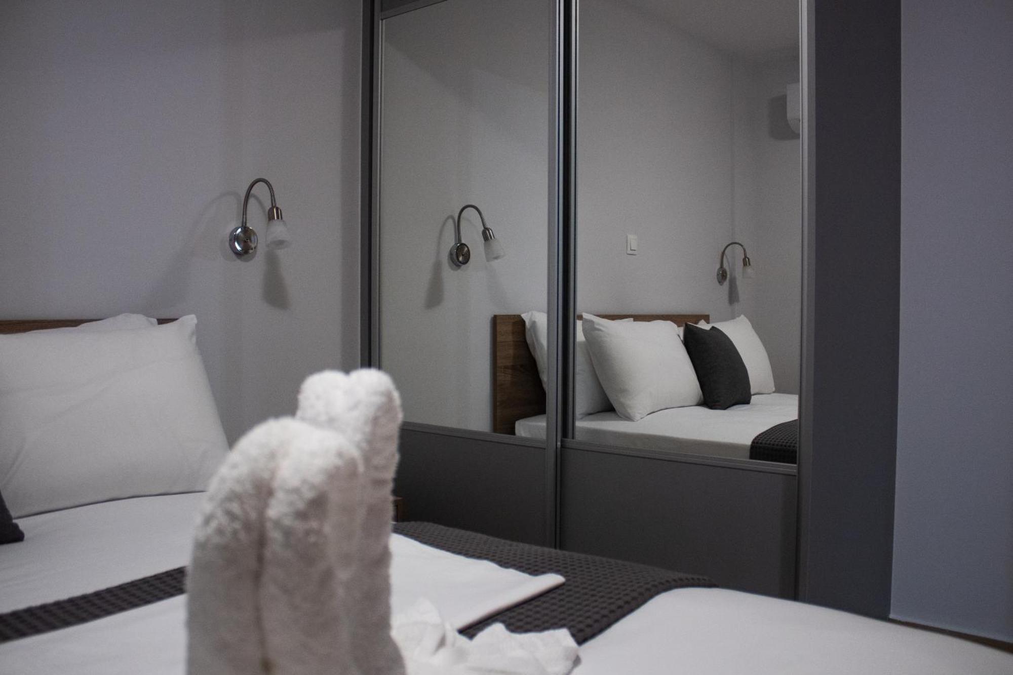 Giakost Apartments V Near Airport Ártemida Kültér fotó