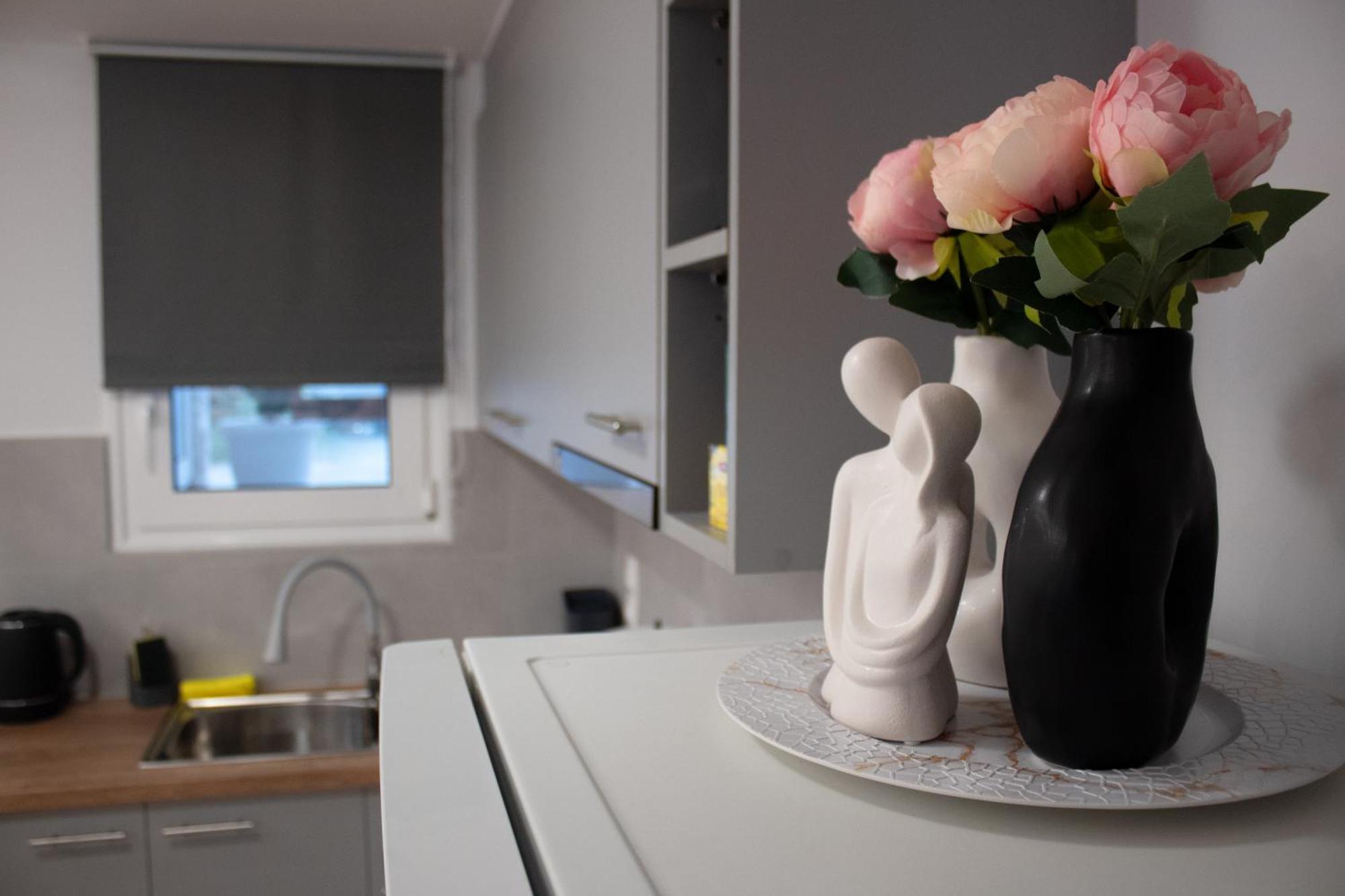 Giakost Apartments V Near Airport Ártemida Kültér fotó
